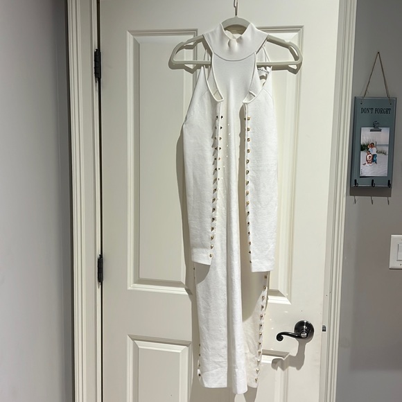 Worn once!! Alice and Olivia kahlo Studded cold shoulder midi dress - Picture 1 of 5